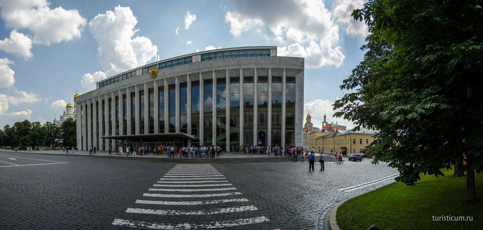 Соборная площадь Кремля