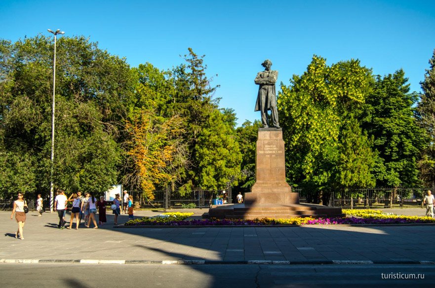 площадь Чернышевского Саратов